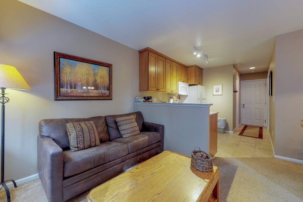 Photo of Livingroom in Four O'Clock