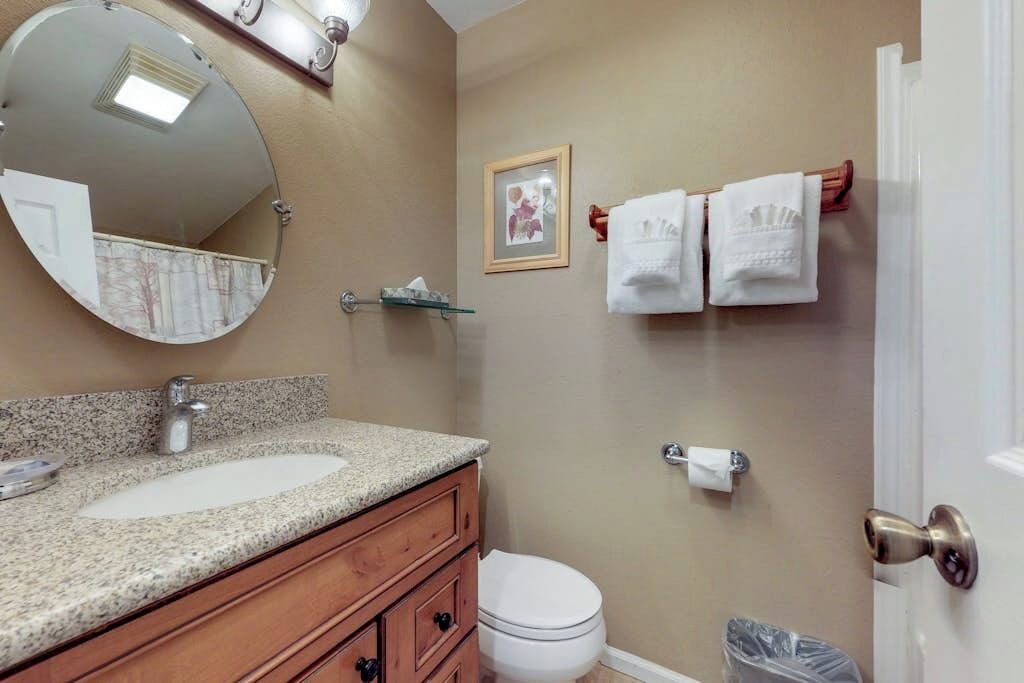 Photo of Bathroom in Four O'Clock