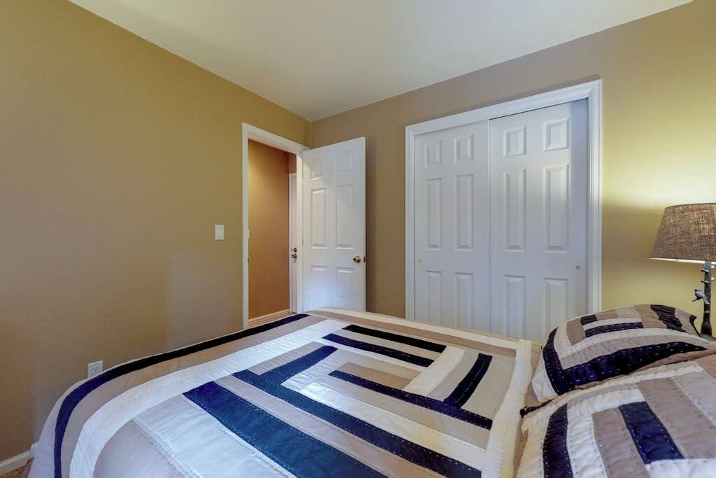 Photo of Bedroom in Four O'Clock
