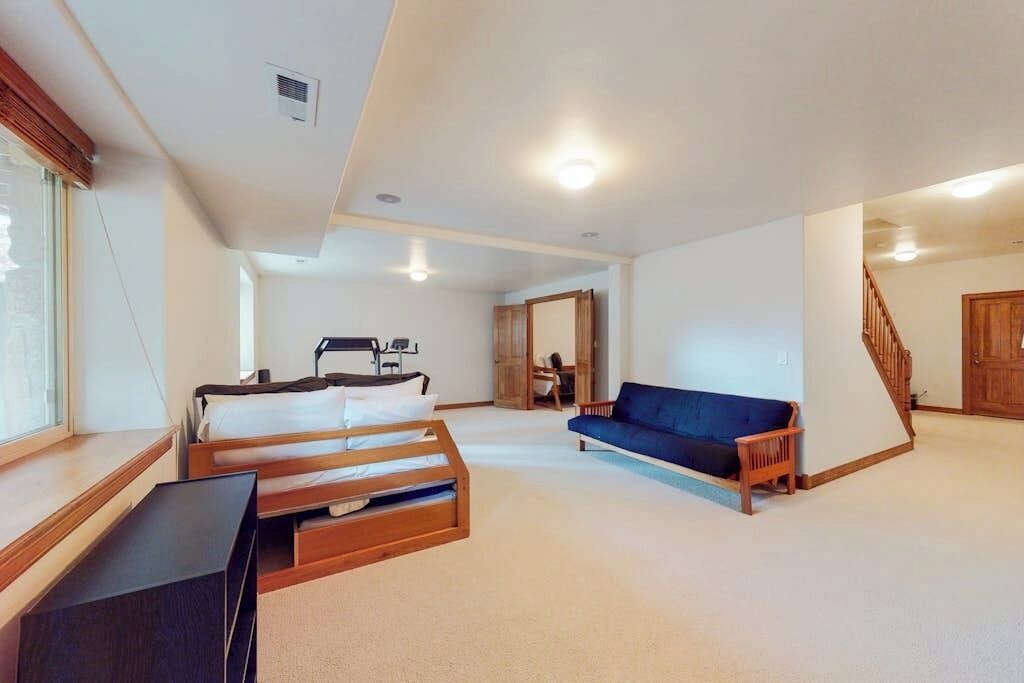 Photo of Livingroom in Edwards