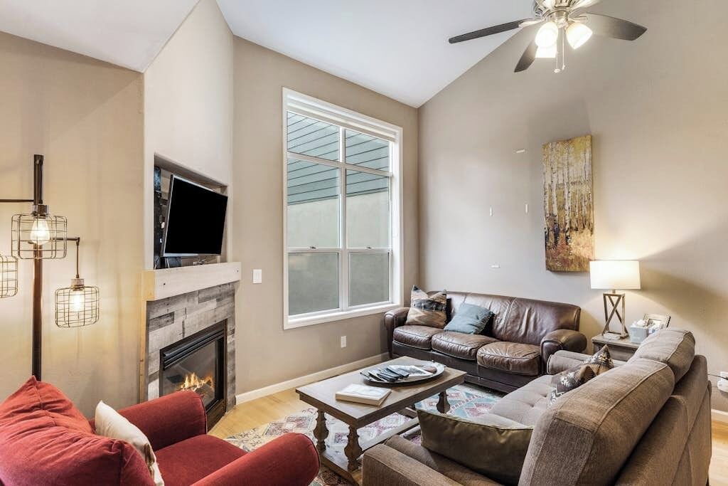 Photo of Livingroom in Edwards