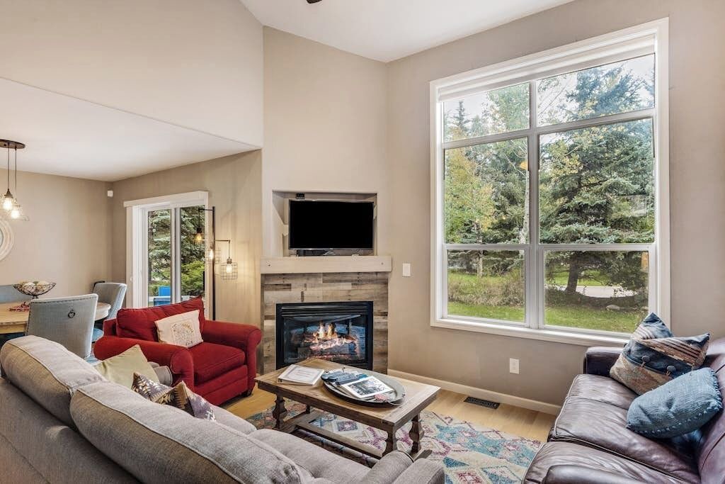 Photo of Livingroom in Edwards