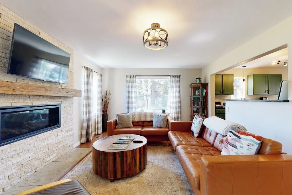 Photo of Livingroom in Edwards