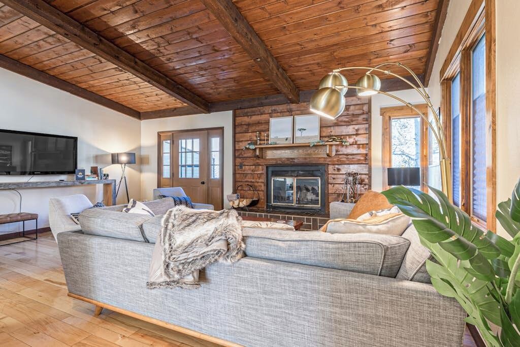 Photo of Livingroom in Intermountain