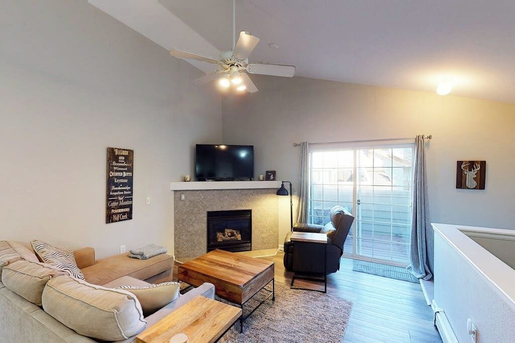 Photo of Livingroom in Edwards