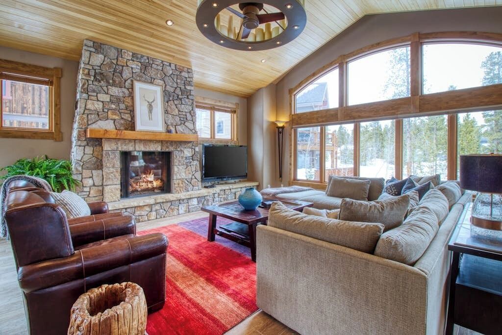 Photo of Livingroom in Warrior's Mark West