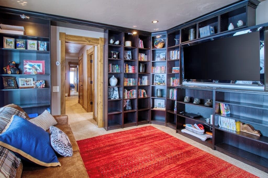 Photo of Livingroom in Warrior's Mark West