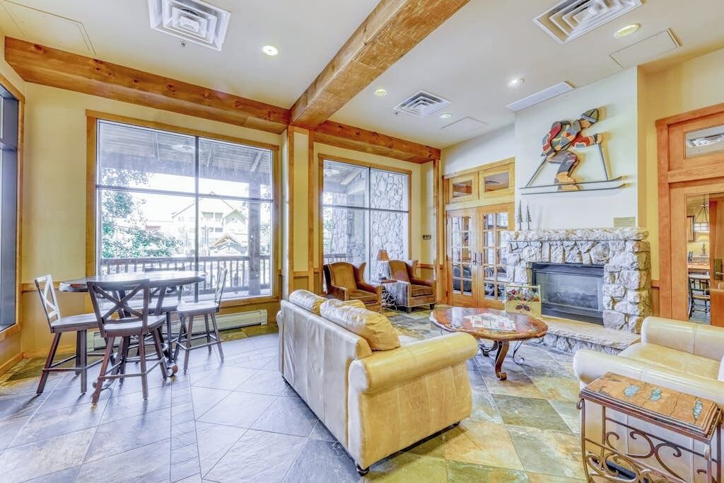 Photo of Livingroom in River Run