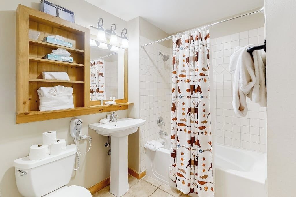 Photo of Bathroom in River Run