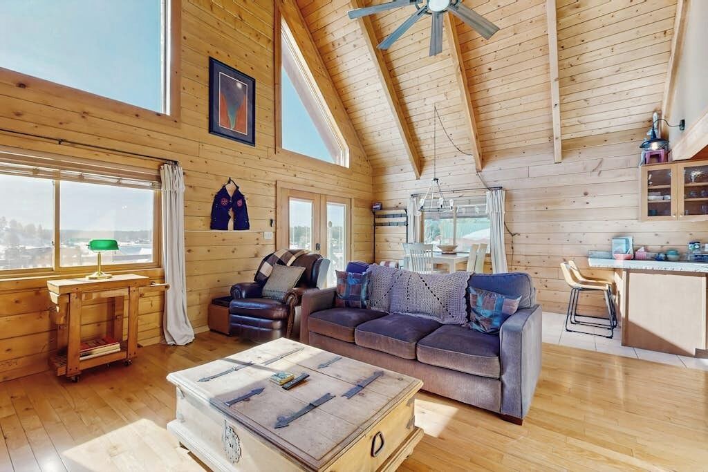 Photo of Livingroom in Lake Hatcher Park