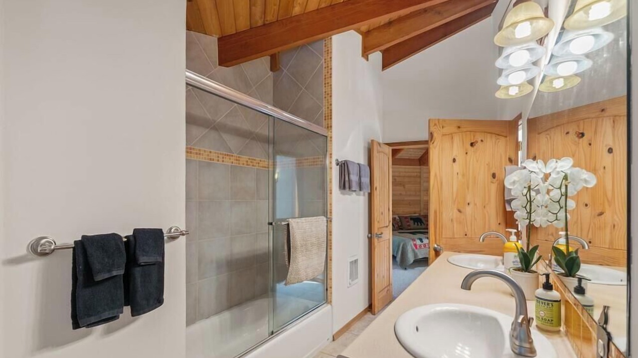Photo of Bathroom in Forest Lakes