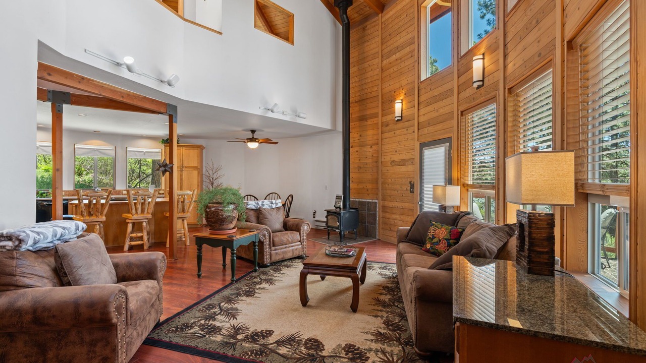 Photo of Livingroom in Forest Lakes