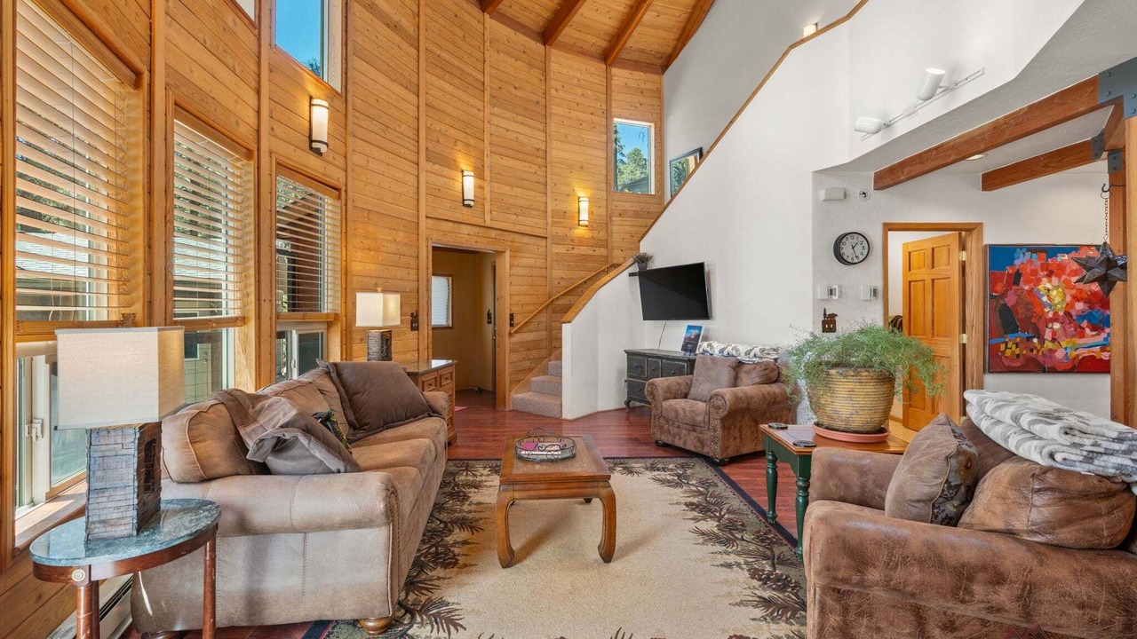 Photo of Livingroom in Forest Lakes