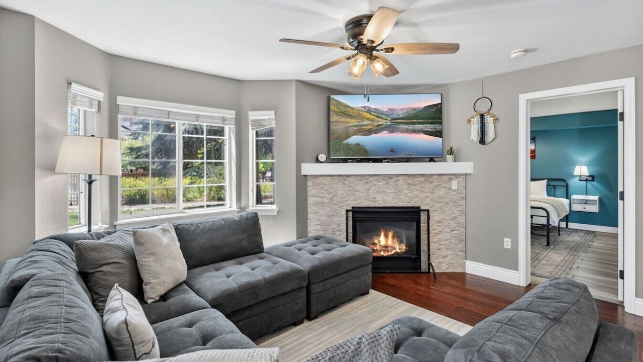 Photo of Livingroom in Edwards
