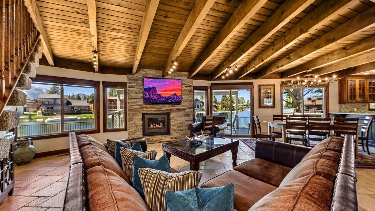Photo of Livingroom in Tahoe Keys