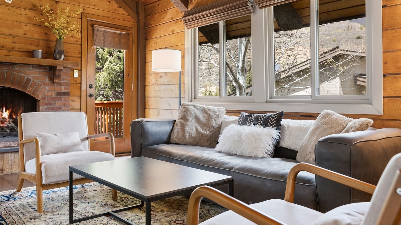 Photo of Livingroom in Intermountain