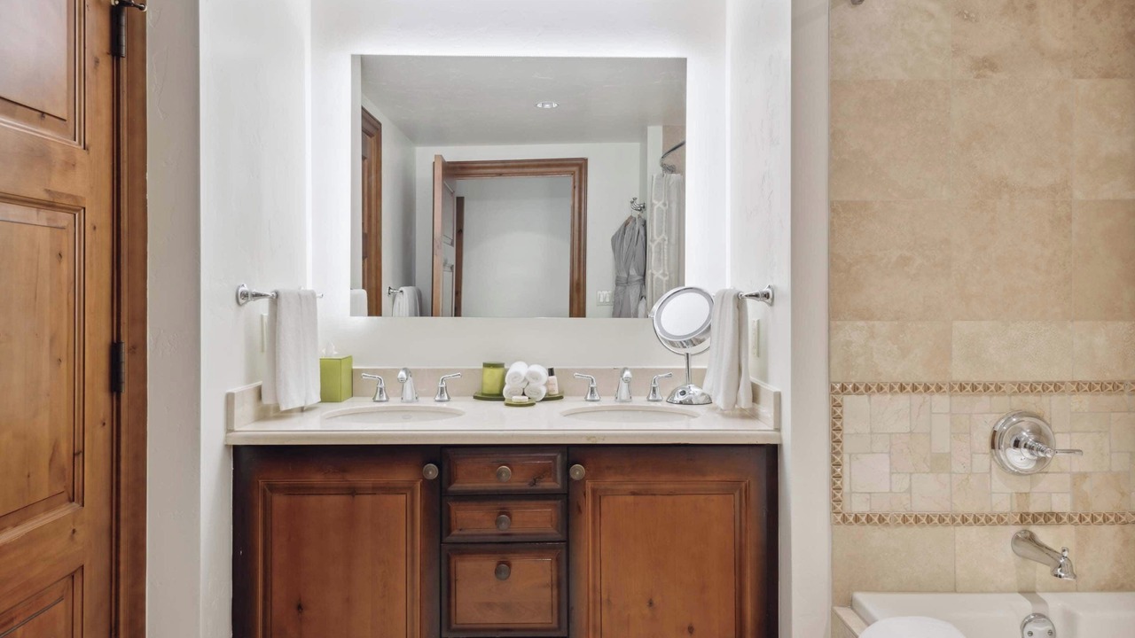 Photo of Bathroom in Highlands Townhomes