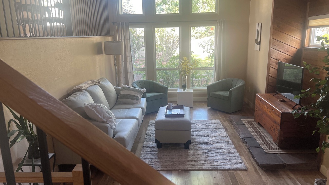 Photo of Livingroom in Devil's Thumb - Rolling Hill