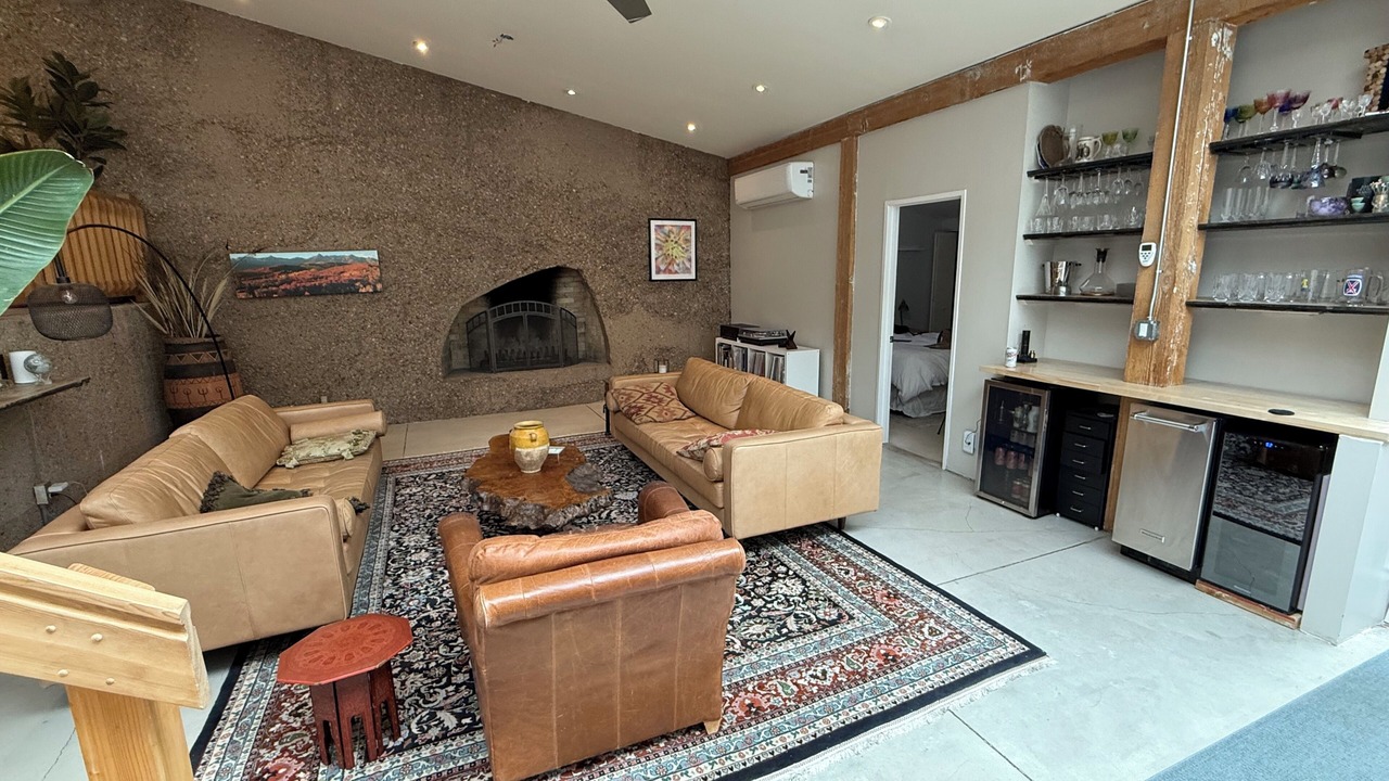Photo of Livingroom in Downtown