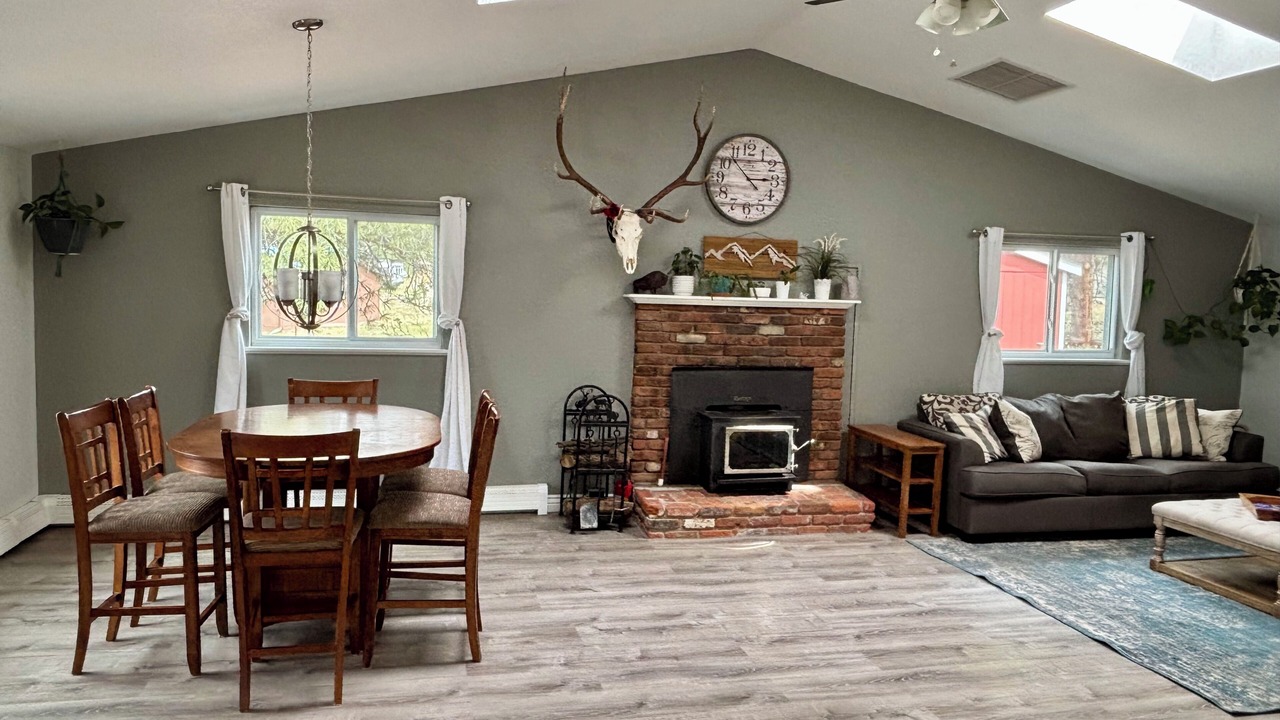 Photo of Livingroom in Evergreen Meadows