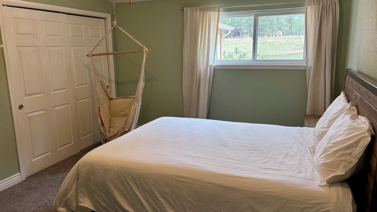 Photo of Bedroom in Evergreen Meadows