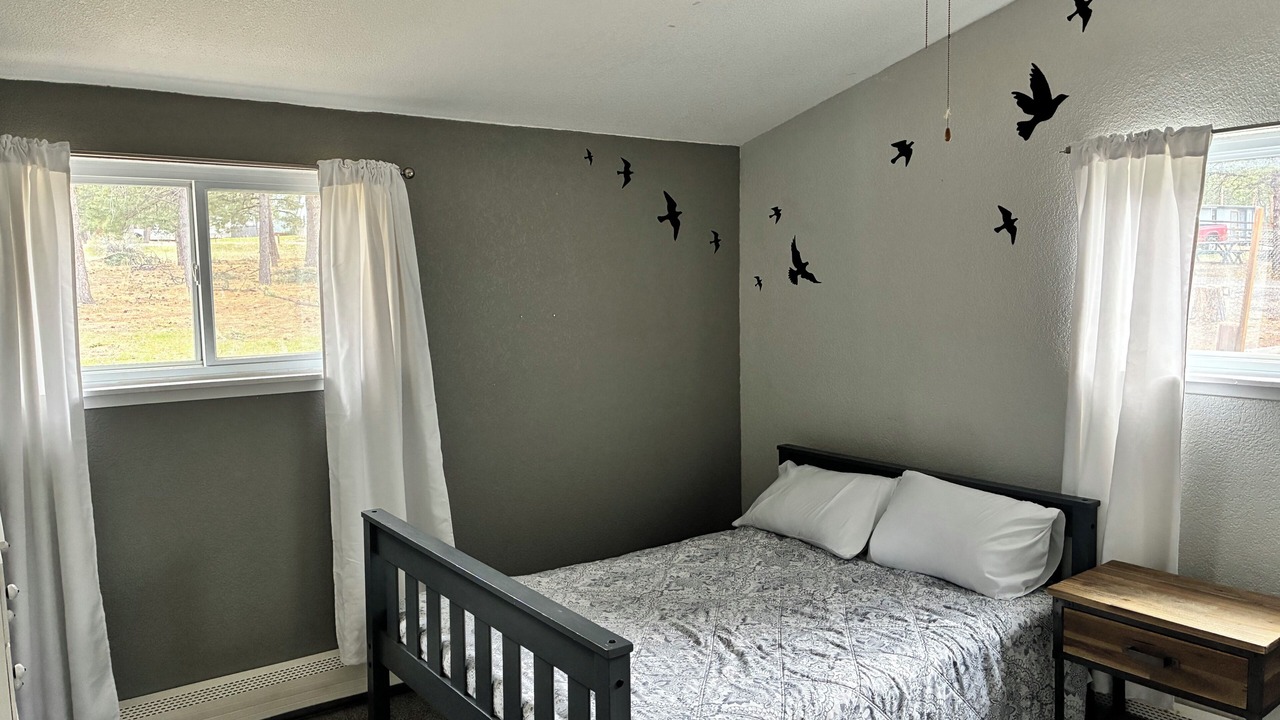 Photo of Bedroom in Evergreen Meadows