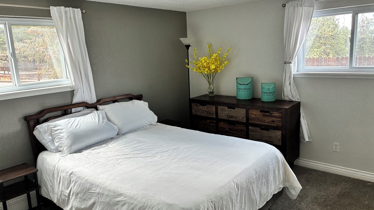 Photo of Bedroom in Evergreen Meadows