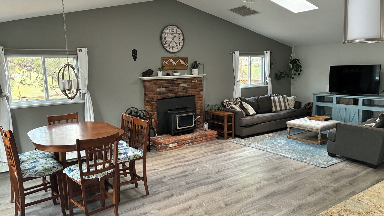 Photo of Livingroom in Evergreen Meadows