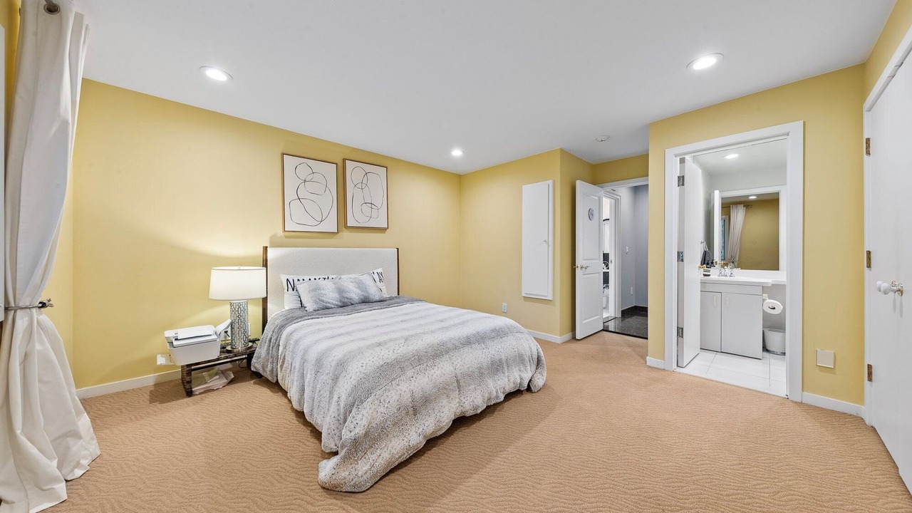 Photo of Bedroom in Cresskill