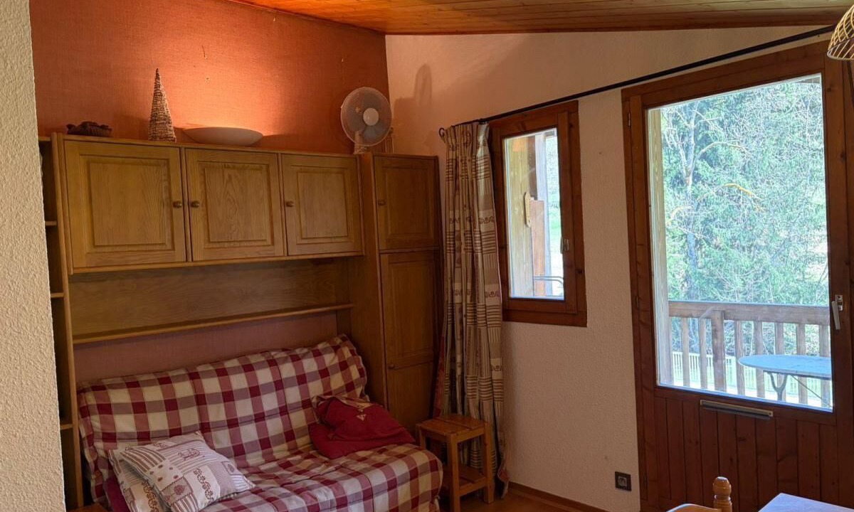 Photo of Livingroom in Demi-Quartier