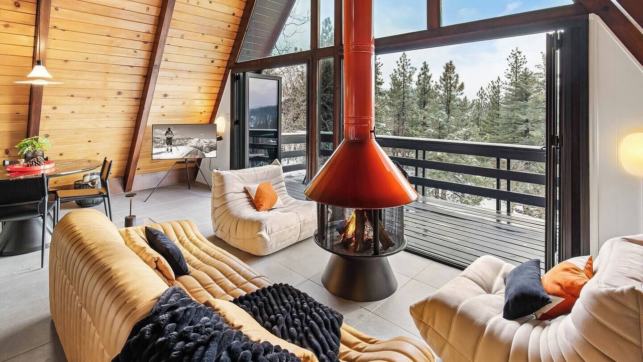 Photo of Livingroom in Arrowbear Lake