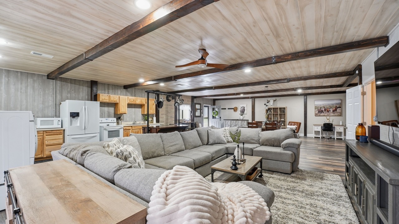 Photo of Livingroom in I-435 West KC-KS