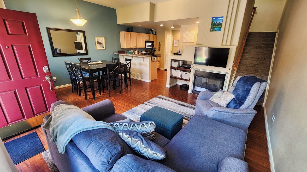 Photo of Livingroom in Southwest Colorado Springs