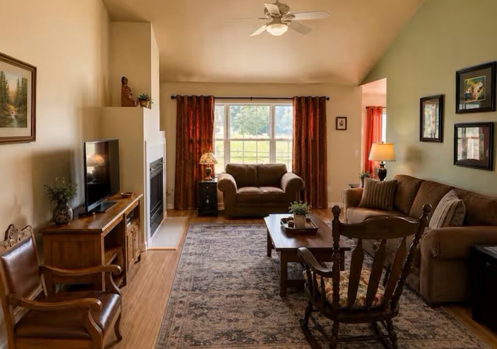 Photo of Livingroom in Canon City