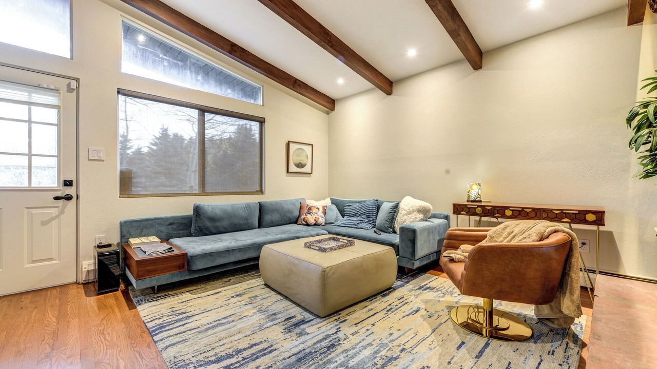 Photo of Livingroom in Evergreen