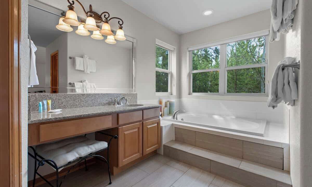 Photo of Bathroom in Three Peaks