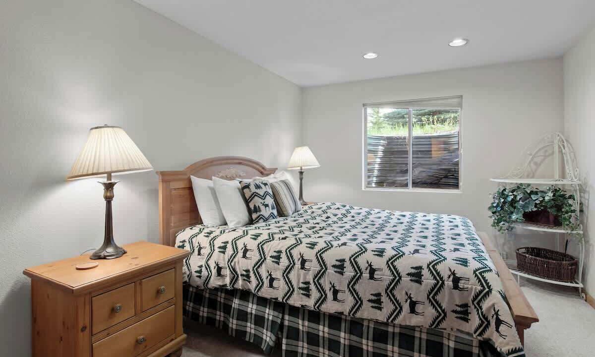 Photo of Bedroom in Three Peaks