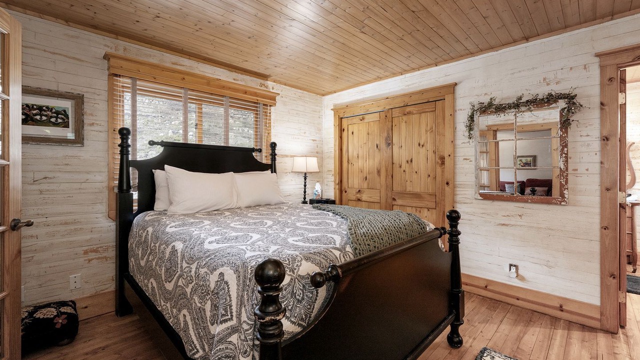 Photo of Bedroom in Grand Lake