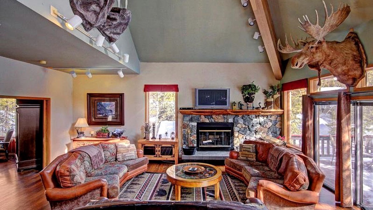 Photo of Livingroom in Warrior's Mark West