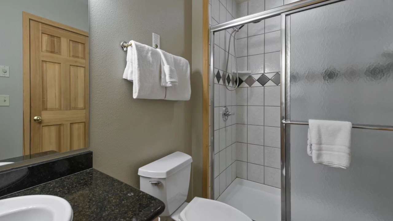 Photo of Bathroom in Four O'Clock