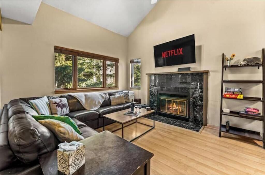 Photo of Livingroom in Edwards
