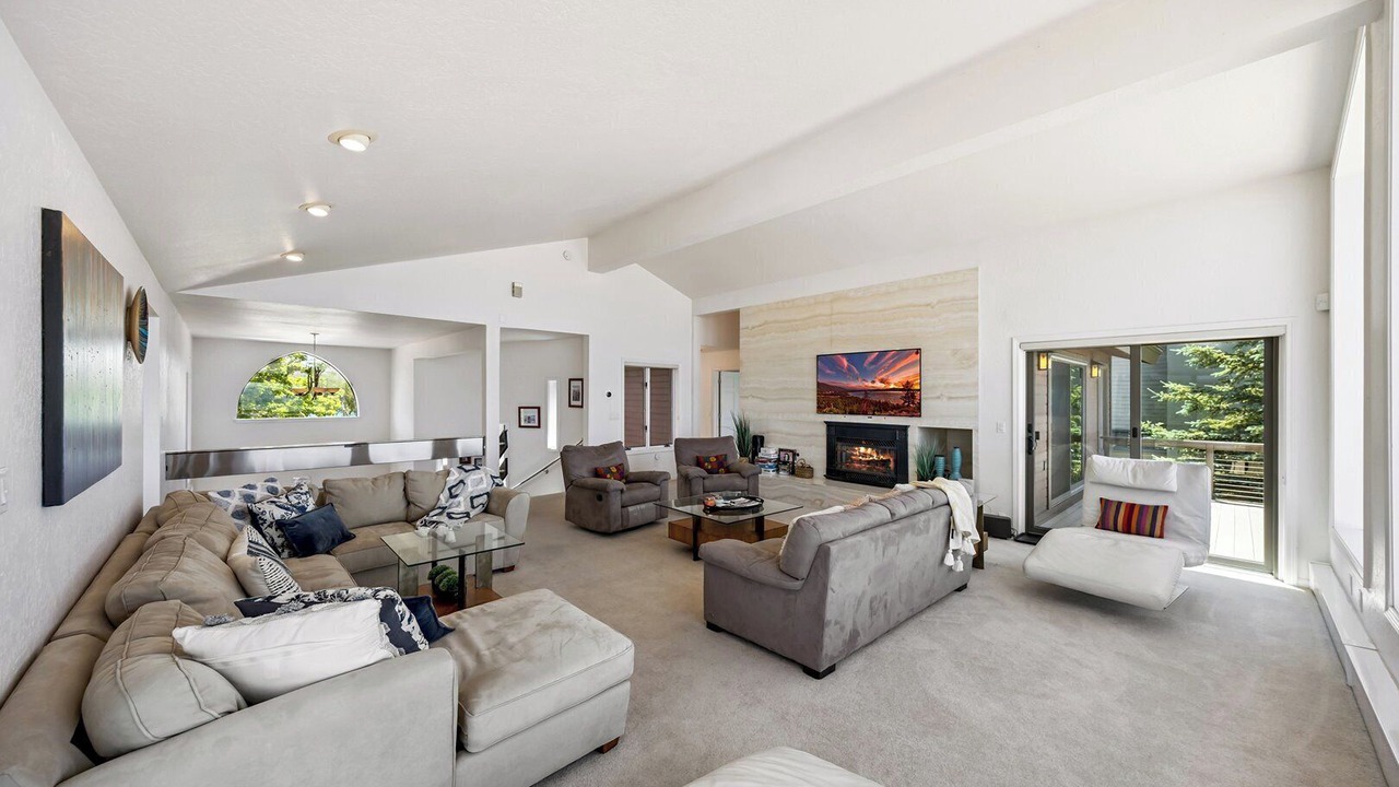 Photo of Livingroom in Tahoe Keys