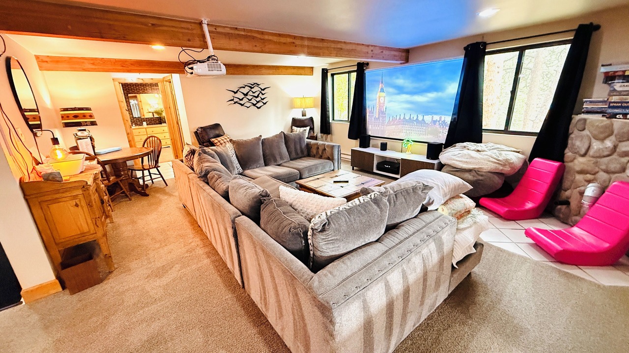 Photo of Livingroom in Evergreen West Central