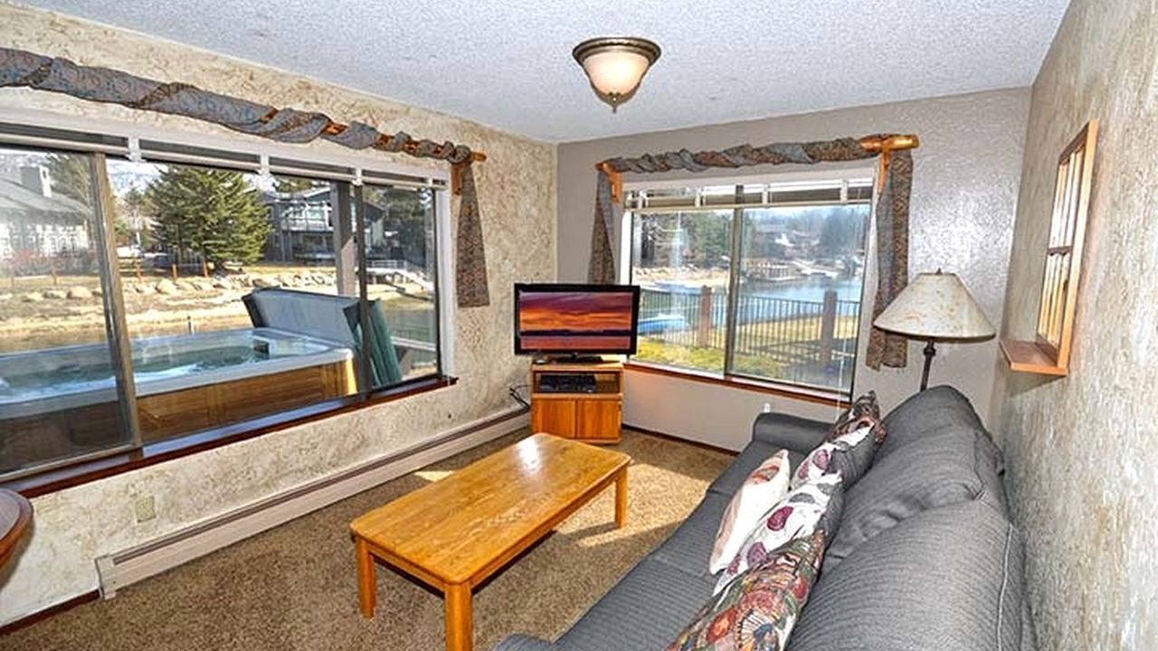 Photo of Livingroom in Tahoe Keys