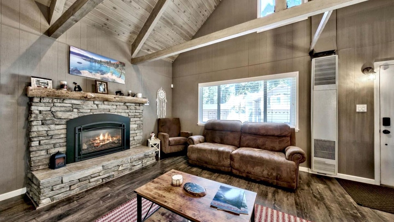 Photo of Livingroom in Tahoe Island