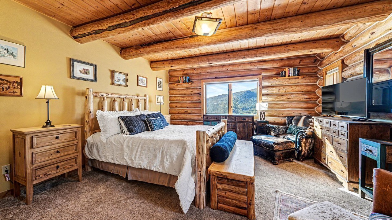 Photo of Bedroom in Lyons