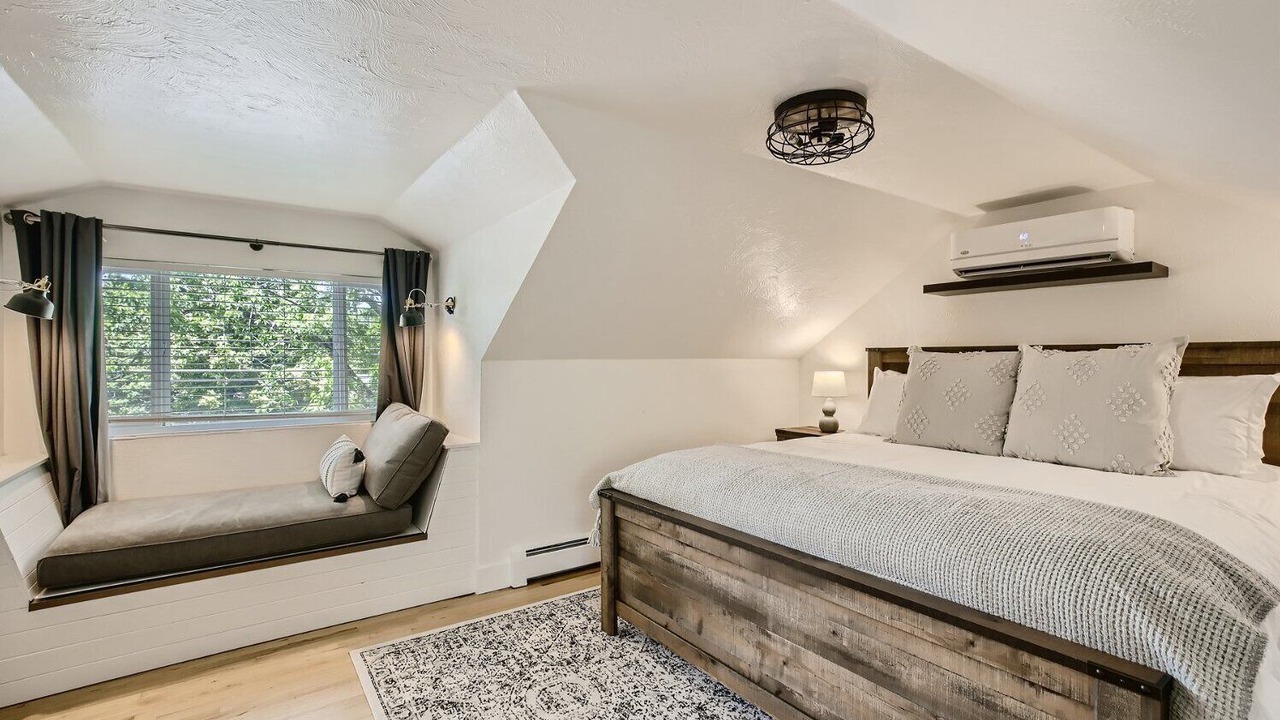 Photo of Bedroom in Applewood West