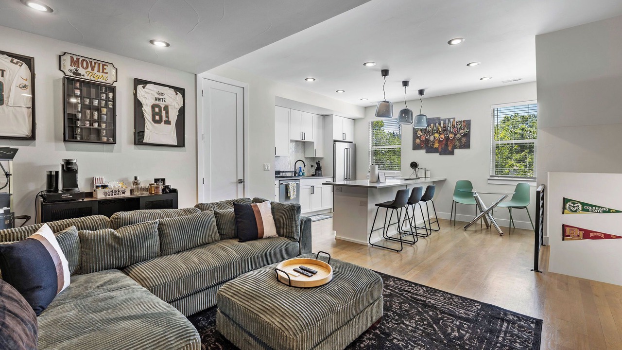 Photo of Livingroom in University Hills