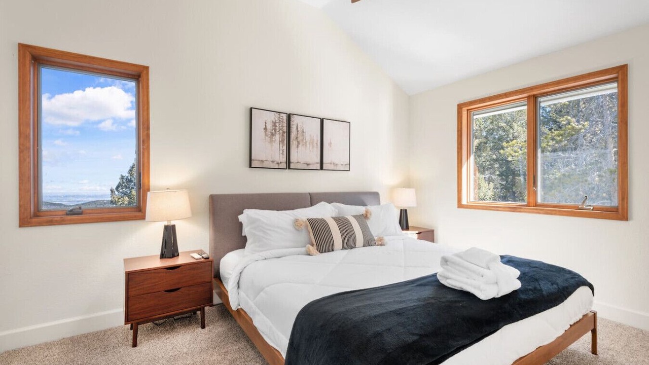 Photo of Bedroom in Pleasant Park Corridor