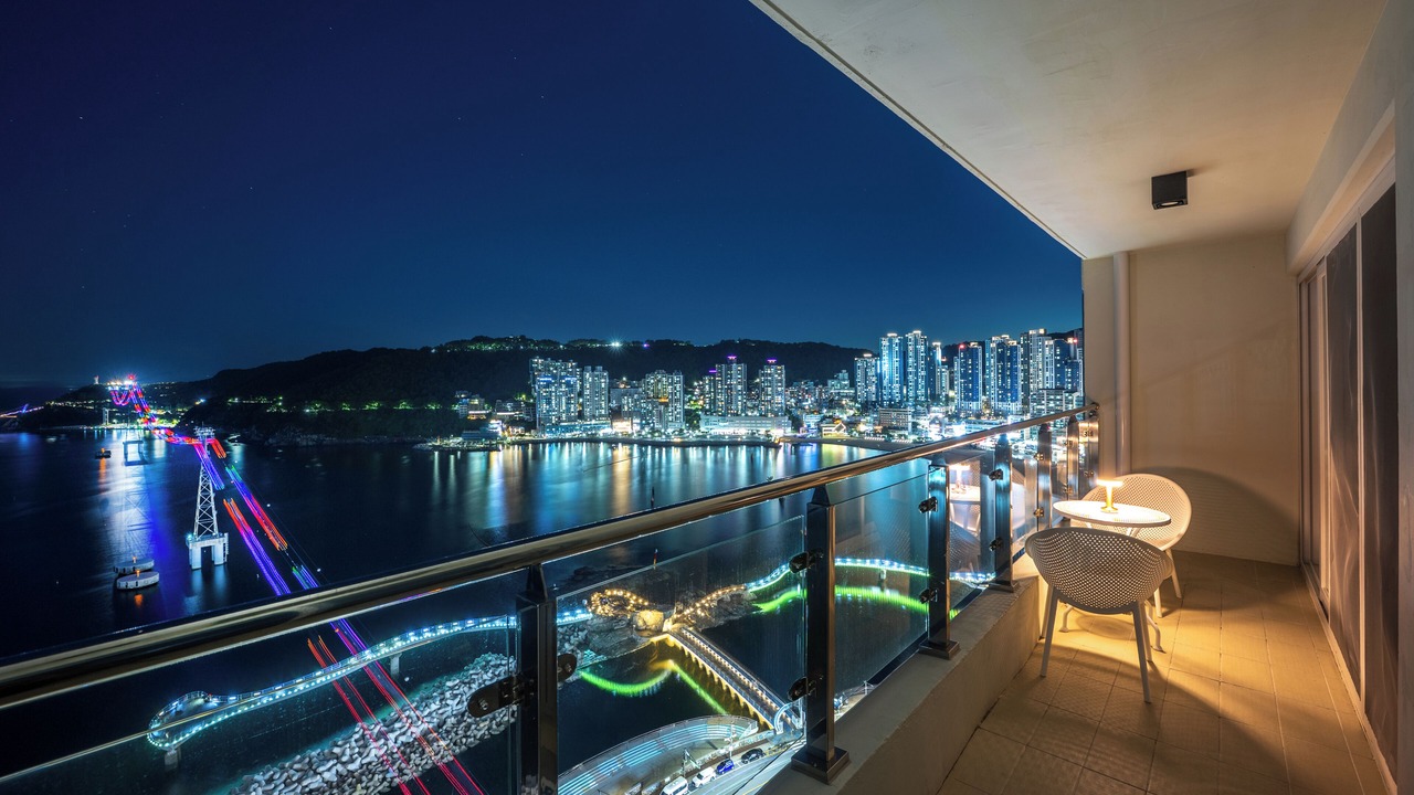 Photo of Patio Balcony in Seo